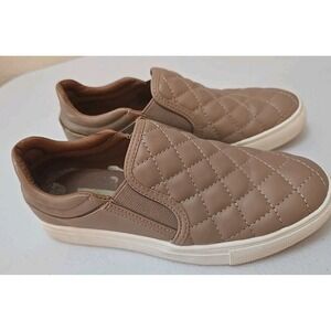 Women's Size 5.5 Steve Madden Slip-On Sneaker